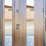 Вхідні вуличні двері Magda 717 стуктурований склопакет 2 Т-6.23 Дуб бронзовий+Графіт темний